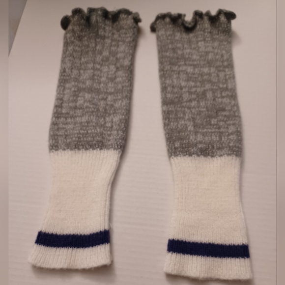 4/$30 Gray & White Knit Leg Warmers - Small - Picture 2 of 4